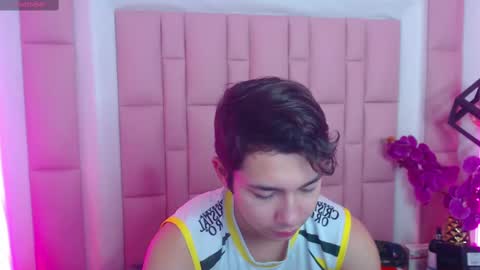 Snapshot of georgesmith_1 chatting on December 17, 2024, 10:01 am GEORGE online show from December 17, 2024, 10:01 am