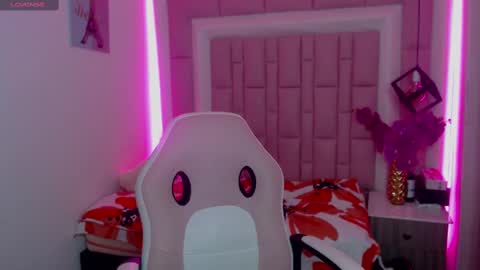 Snapshot of georgesmith_1 chatting on December 18, 2024, 9:04 am GEORGE online show from December 18, 2024, 9:04 am