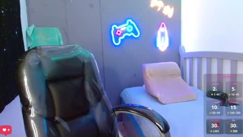 Snapshot of georgesmith_1 chatting on January 28, 2025, 5:22 am GEORGE online show from January 28, 2025, 5:22 am