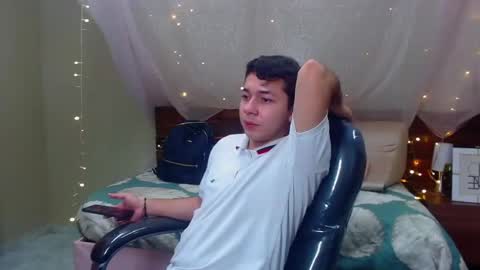 Snapshot of georgesmith_1 chatting on February 2, 2025, 3:54 am GEORGE online show from February 2, 2025, 3:54 am