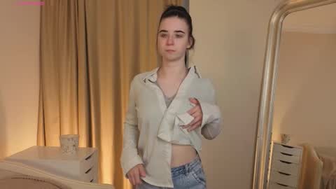 My name is Kelly online show from October 17, 2025, 3:10 am