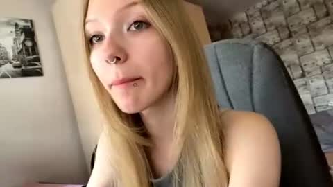 Snapshot of gertrudeuran chatting on June 28, 2026, 4:29 am Sophie online show from June 28, 2026, 4:29 am