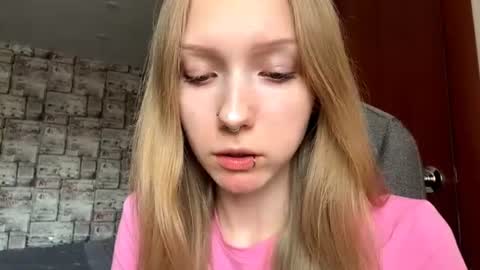 Snapshot of gertrudeuran chatting on July 16, 2026, 7:14 am Sophie online show from July 16, 2026, 7:14 am