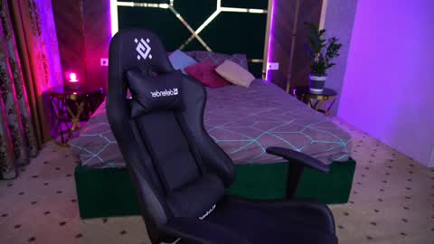 Snapshot of gfoxie chatting on December 15, 2024, 1:54 pm Ur Foxie online show from December 15, 2024, 1:54 pm