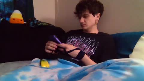 Snapshot of ghostcondor11 chatting on November 10, 2025, 2:16 pm SrirachaSwitchblade online show from November 10, 2025, 2:16 pm