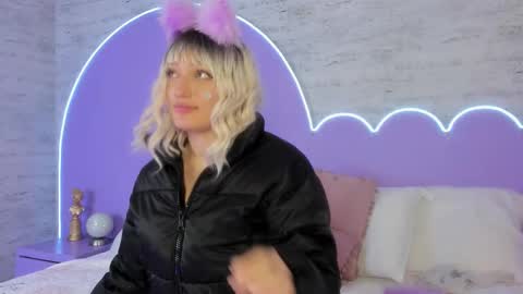 Gia online show from November 23, 2025, 7:52 am