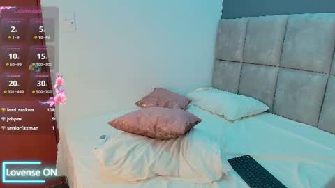 Snapshot of giamonroee chatting on July 28, 2026, 3:43 pm giamonroee online show from July 28, 2026, 3:43 pm