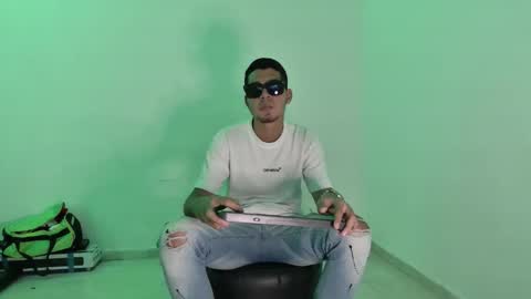 Snapshot of gianluca_silva chatting on October 16, 2025, 10:55 pm Gianluca Silva online show from October 16, 2025, 10:55 pm