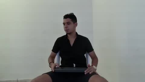 Snapshot of gianluca_silva chatting on October 17, 2025, 6:43 pm Gianluca Silva online show from October 17, 2025, 6:43 pm