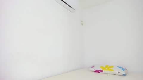 Gianna online show from February 12, 2025, 9:22 pm