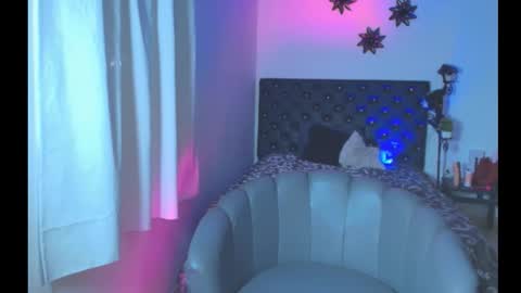 Giana Roberts online show from November 1, 2025, 12:18 pm