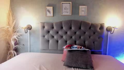 giannaslimjb online show from December 2, 2025, 8:04 pm