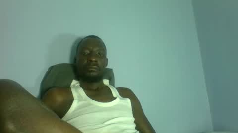 Snapshot of giant_couple chatting on April 29, 2026, 2:48 am giant_couple online show from April 29, 2026, 2:48 am