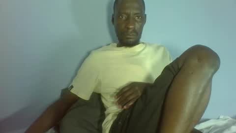 Snapshot of giant_couple chatting on May 1, 2026, 10:20 am giant_couple online show from May 1, 2026, 10:20 am