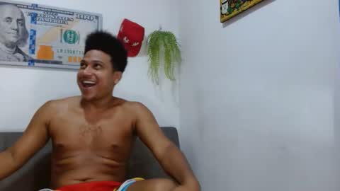 Snapshot of giant_feet chatting on May 17, 2026, 4:25 pm BOSS online show from May 17, 2026, 4:25 pm