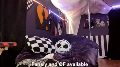 Giggles online show from April 3, 2026, 4:05 pm