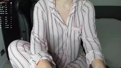 gigihadd online show from October 25, 2025, 1:07 pm