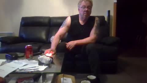 gimmmieoooo online show from October 10, 2025, 8:57 am