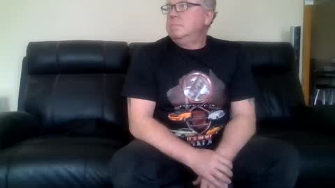 gimmmieoooo online show from June 14, 2026, 4:36 am