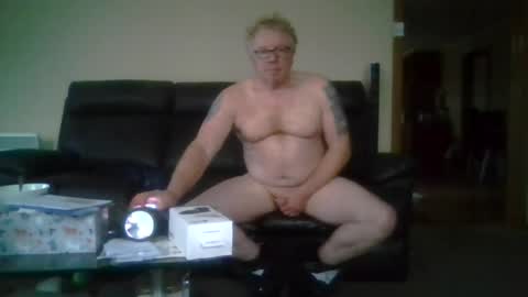 gimmmieoooo online show from June 30, 2026, 6:25 am