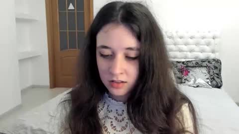 Kate online show from October 19, 2025, 9:43 am