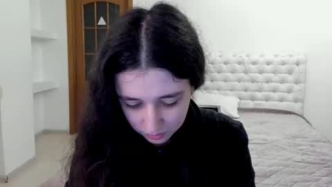 Kate online show from November 30, 2025, 8:40 am