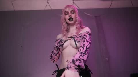        im expecting 350 thumbs up on my altar   online show from February 13, 2026, 10:28 pm