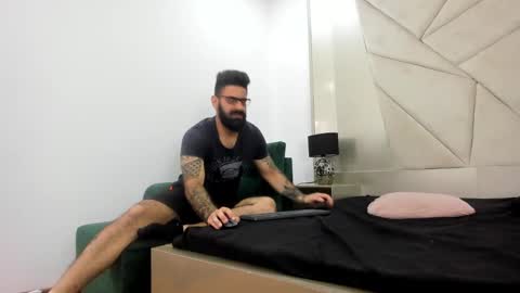 gio_lorenz online show from September 11, 2025, 12:49 pm