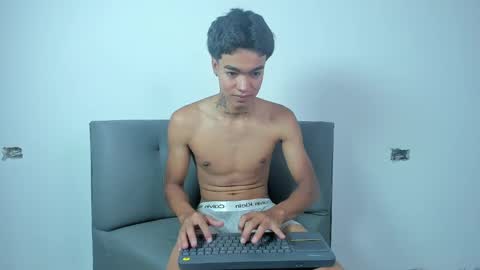 Snapshot of giraldo_giraldo chatting on January 2, 2025, 8:46 pm Giraldo online show from January 2, 2025, 8:46 pm