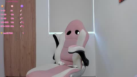 Snapshot of girl_dollx chatting on May 10, 2026, 7:41 pm Bri online show from May 10, 2026, 7:41 pm