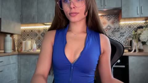Snapshot of girl_next_door19 chatting on September 15, 2025, 5:51 am Sabi ------ online show from September 15, 2025, 5:51 am
