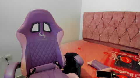 Snapshot of girl_princess18 chatting on April 28, 2026, 9:20 pm girl_princess18 online show from April 28, 2026, 9:20 pm
