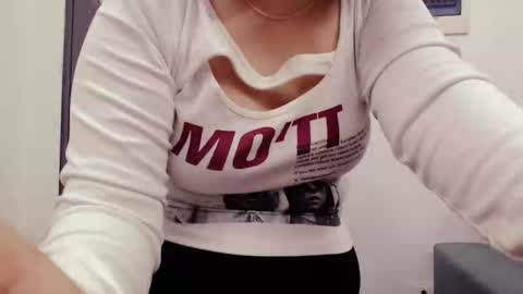 Snapshot of girlhanoi chatting on February 8, 2026, 1:36 pm girlhanoi online show from February 8, 2026, 1:36 pm