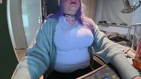Snapshot of girlyjoey chatting on April 25, 2026, 1:52 pm Joebro online show from April 25, 2026, 1:52 pm