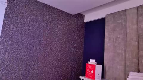     online show from November 14, 2025, 10:03 am