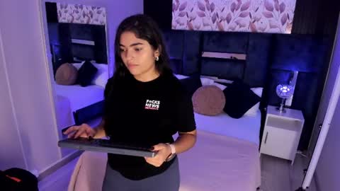 Snapshot of giselamaru chatting on July 16, 2026, 11:16 am online show from July 16, 2026, 11:16 am