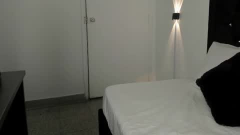 Snapshot of gisell_antonella chatting on February 10, 2026, 12:53 pm Gisell online show from February 10, 2026, 12:53 pm