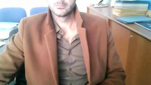 giuseppevai1 online show from October 24, 2025, 10:33 am