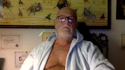 giutomma930394 online show from October 22, 2025, 8:25 am
