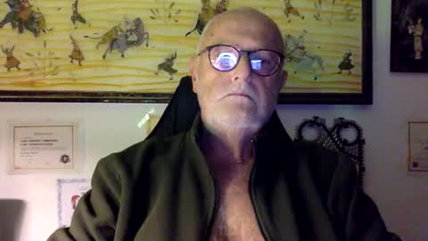 giutomma930394 online show from October 26, 2025, 11:31 pm