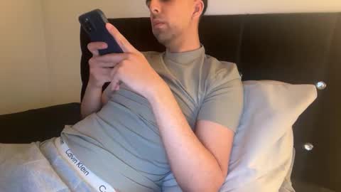 Snapshot of glamour_xo chatting on November 18, 2025, 12:49 am Glamour online show from November 18, 2025, 12:49 am