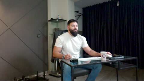 Snapshot of glennmasters chatting on December 20, 2024, 3:47 am Matthew .. for short call me Matt online show from December 20, 2024, 3:47 am