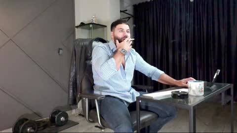 Snapshot of glennmasters chatting on December 23, 2024, 2:24 am Matthew .. for short call me Matt online show from December 23, 2024, 2:24 am