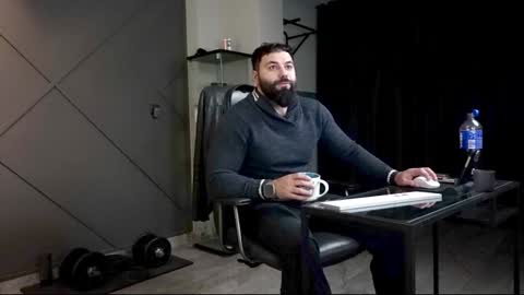 Snapshot of glennmasters chatting on December 27, 2024, 8:39 pm Matthew .. for short call me Matt online show from December 27, 2024, 8:39 pm