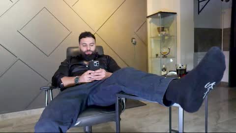 Snapshot of glennmasters chatting on February 19, 2025, 1:40 am Matthew .. for short call me Matt online show from February 19, 2025, 1:40 am