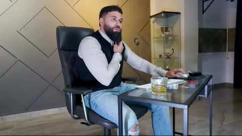 Snapshot of glennmasters chatting on February 20, 2025, 11:21 pm Matthew .. for short call me Matt online show from February 20, 2025, 11:21 pm