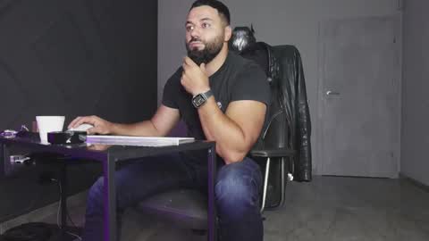 Snapshot of glennmasters chatting on October 4, 2025, 6:28 pm Matthew .. for short call me Matt online show from October 4, 2025, 6:28 pm