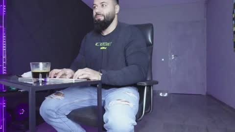 Matthew .. for short call me Matt online show from December 14, 2025, 4:40 am