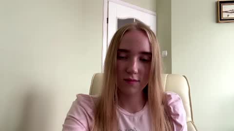 Snapshot of glistenboop chatting on July 10, 2026, 4:20 pm Lora online show from July 10, 2026, 4:20 pm