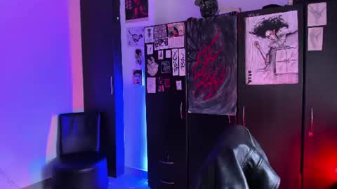 Snapshot of glitch_doll chatting on July 10, 2026, 7:27 pm NYX online show from July 10, 2026, 7:27 pm